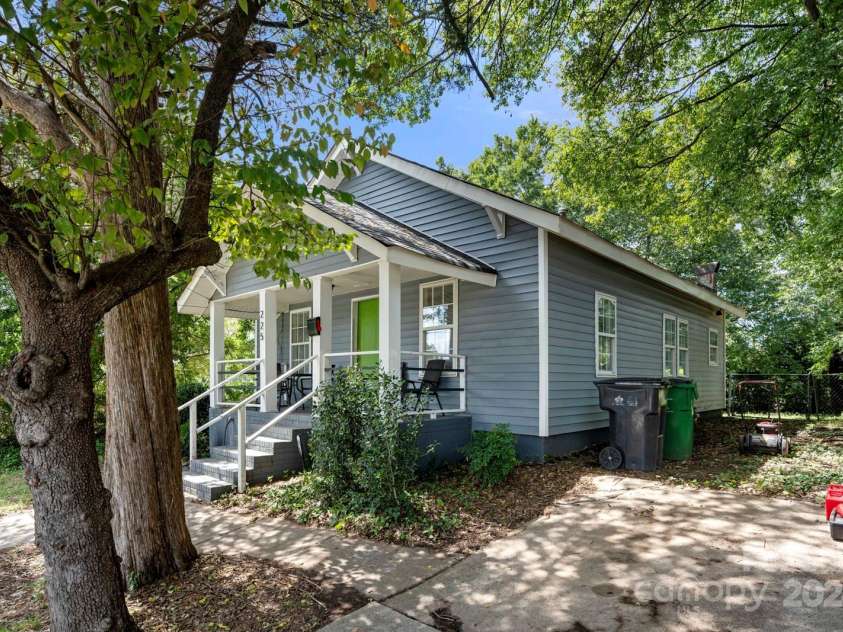 225 Flint Street, Charlotte, NC 28216.  MLS# CAR4179878, YatesRealty ID 6656. 
