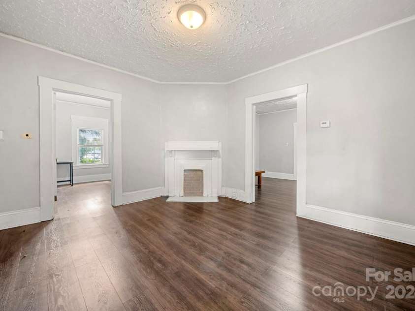 225 Flint Street, Charlotte, NC 28216.  MLS# CAR4179878, YatesRealty ID 6656. 