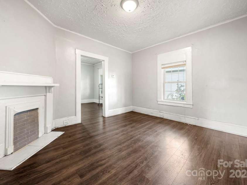 225 Flint Street, Charlotte, NC 28216.  MLS# CAR4179878, YatesRealty ID 6656. 