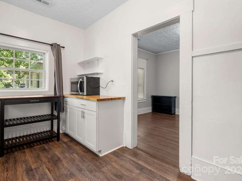 225 Flint Street, Charlotte, NC 28216.  MLS# CAR4179878, YatesRealty ID 6656. 