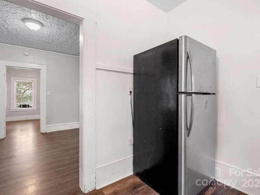 225 Flint Street, Charlotte, NC 28216.  MLS# CAR4179878, YatesRealty ID 6656. 