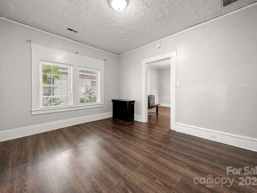 225 Flint Street, Charlotte, NC 28216.  MLS# CAR4179878, YatesRealty ID 6656. 