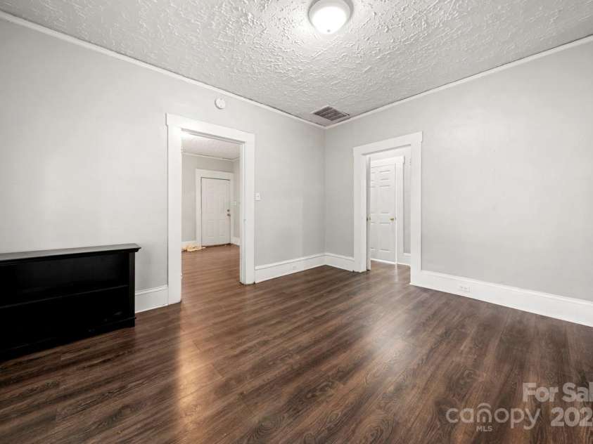 225 Flint Street, Charlotte, NC 28216.  MLS# CAR4179878, YatesRealty ID 6656. 