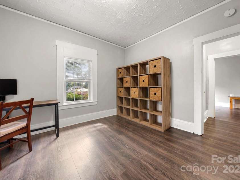 225 Flint Street, Charlotte, NC 28216.  MLS# CAR4179878, YatesRealty ID 6656. 