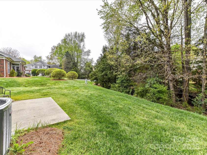 3721 Oak View Court, Matthews, NC 28105.  MLS# CAR4240830, YatesRealty ID 6657. 