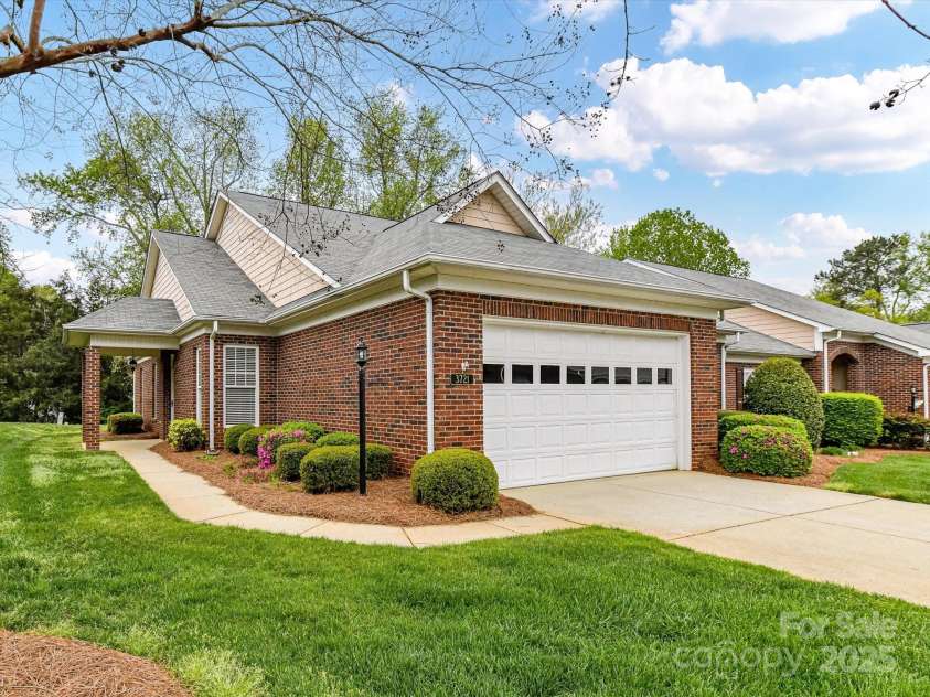3721 Oak View Court, Matthews, NC 28105.  MLS# CAR4240830, YatesRealty ID 6657. 