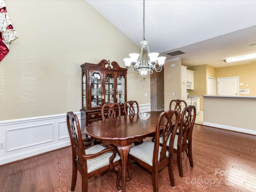 3721 Oak View Court, Matthews, NC 28105.  MLS# CAR4240830, YatesRealty ID 6657. 