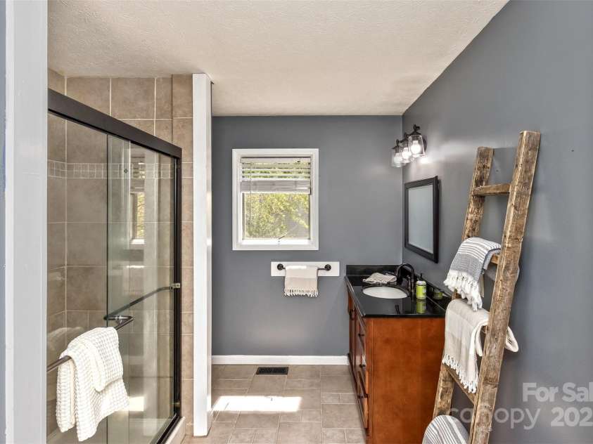 147 Canaan Drive, Candler, NC 28715.  MLS# CAR4248195, YatesRealty ID 6658. Bath for Split Bedrooms.