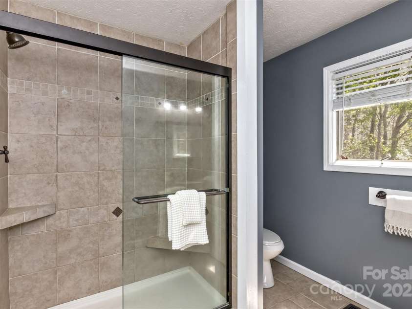 147 Canaan Drive, Candler, NC 28715.  MLS# CAR4248195, YatesRealty ID 6658. Bath for Split Bedrooms.