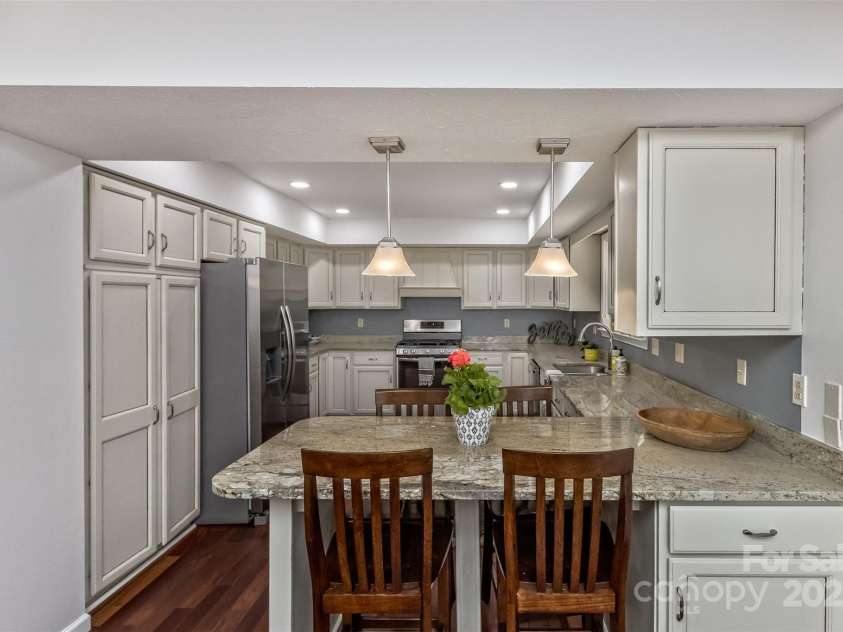 147 Canaan Drive, Candler, NC 28715.  MLS# CAR4248195, YatesRealty ID 6658. Breakfast Bar and Kitchen.