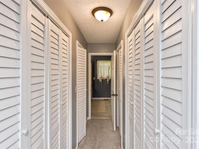 147 Canaan Drive, Candler, NC 28715.  MLS# CAR4248195, YatesRealty ID 6658. Closeted Hallway to Primary Bathroom.