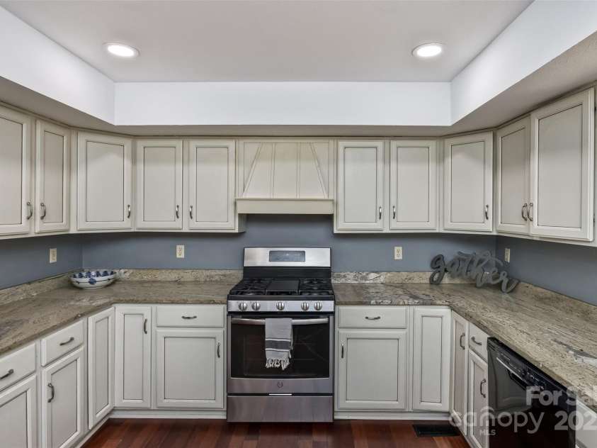 147 Canaan Drive, Candler, NC 28715.  MLS# CAR4248195, YatesRealty ID 6658. Kitchen.