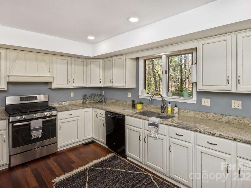 147 Canaan Drive, Candler, NC 28715.  MLS# CAR4248195, YatesRealty ID 6658. Kitchen.