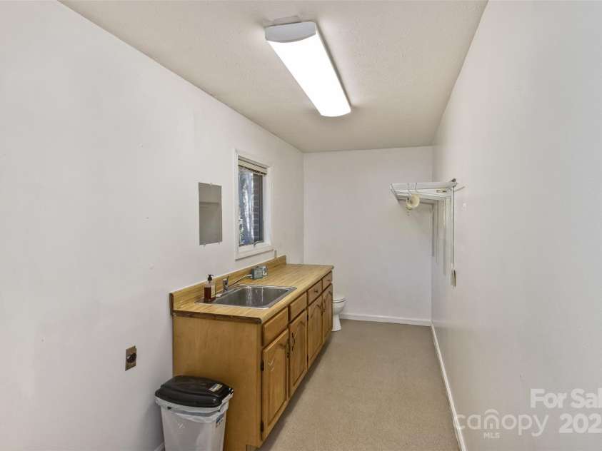 147 Canaan Drive, Candler, NC 28715.  MLS# CAR4248195, YatesRealty ID 6658. Laundry On Main.