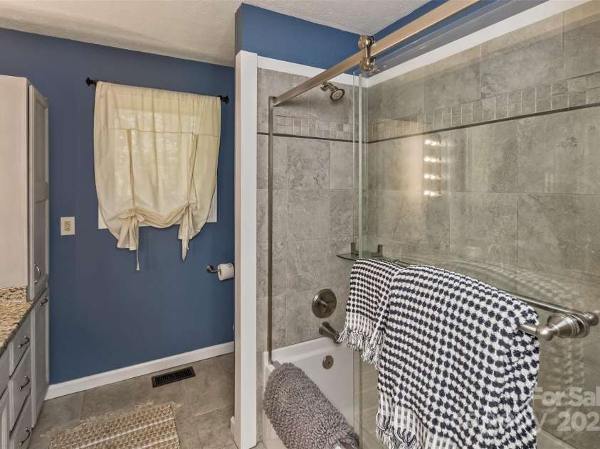 147 Canaan Drive, Candler, NC 28715.  MLS# CAR4248195, YatesRealty ID 6658. Primary Bathroom.