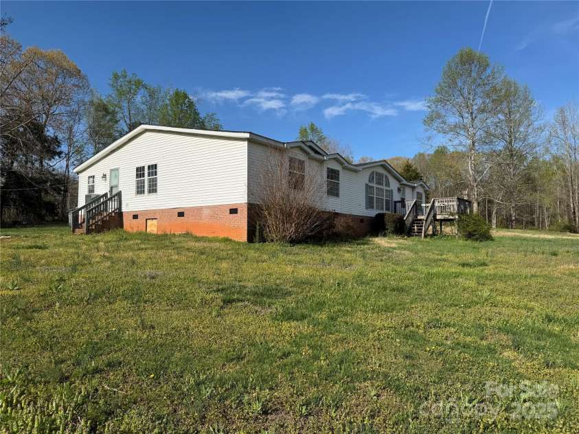 196 Cindy Lane, Kings Mountain, NC 28086.  MLS# CAR4245186, YatesRealty ID 6659. 