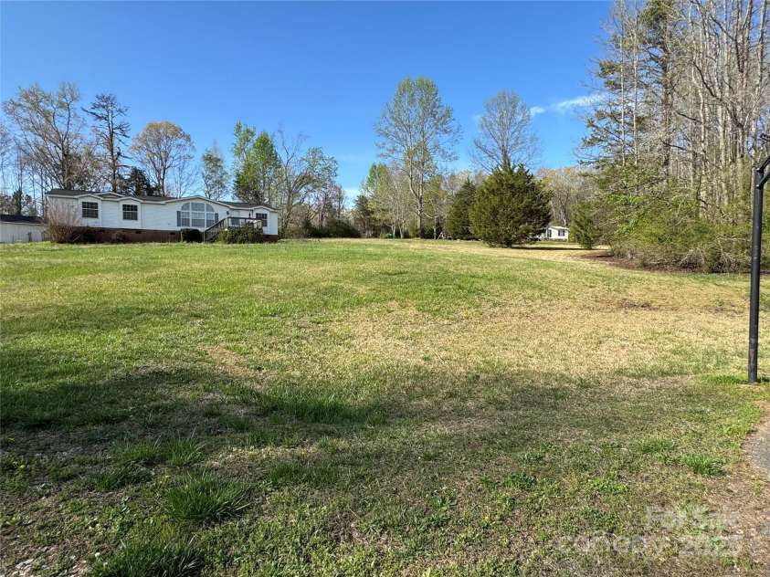 196 Cindy Lane, Kings Mountain, NC 28086.  MLS# CAR4245186, YatesRealty ID 6659. 