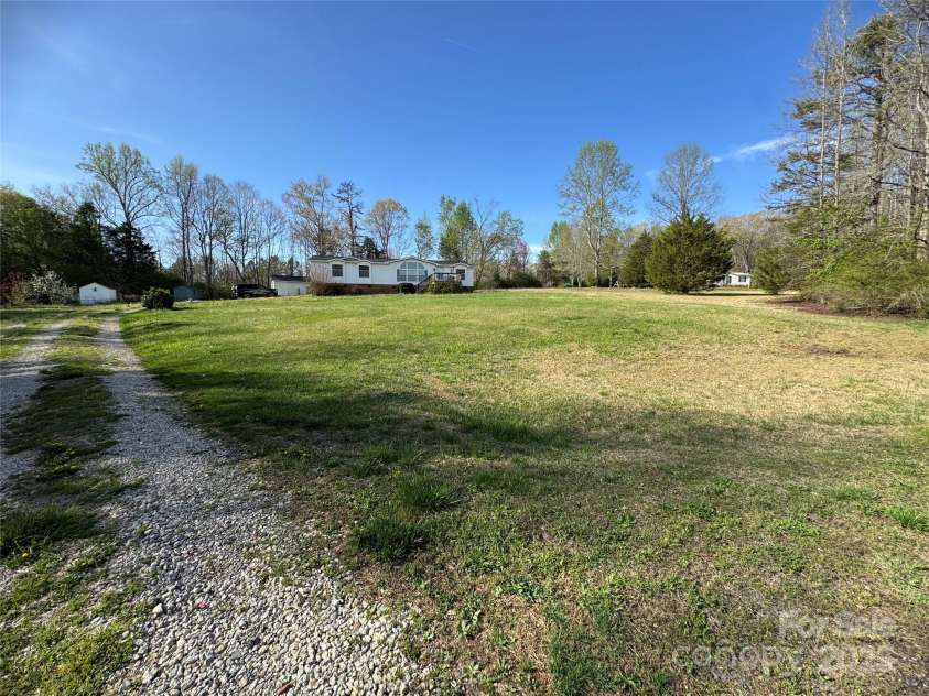 196 Cindy Lane, Kings Mountain, NC 28086.  MLS# CAR4245186, YatesRealty ID 6659. 