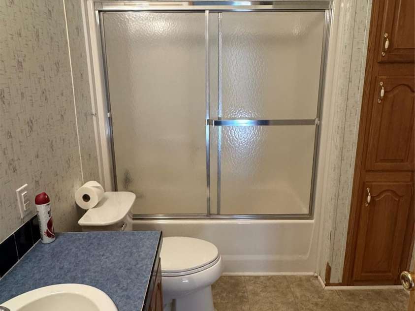 196 Cindy Lane, Kings Mountain, NC 28086.  MLS# CAR4245186, YatesRealty ID 6659. Hall Full Bath