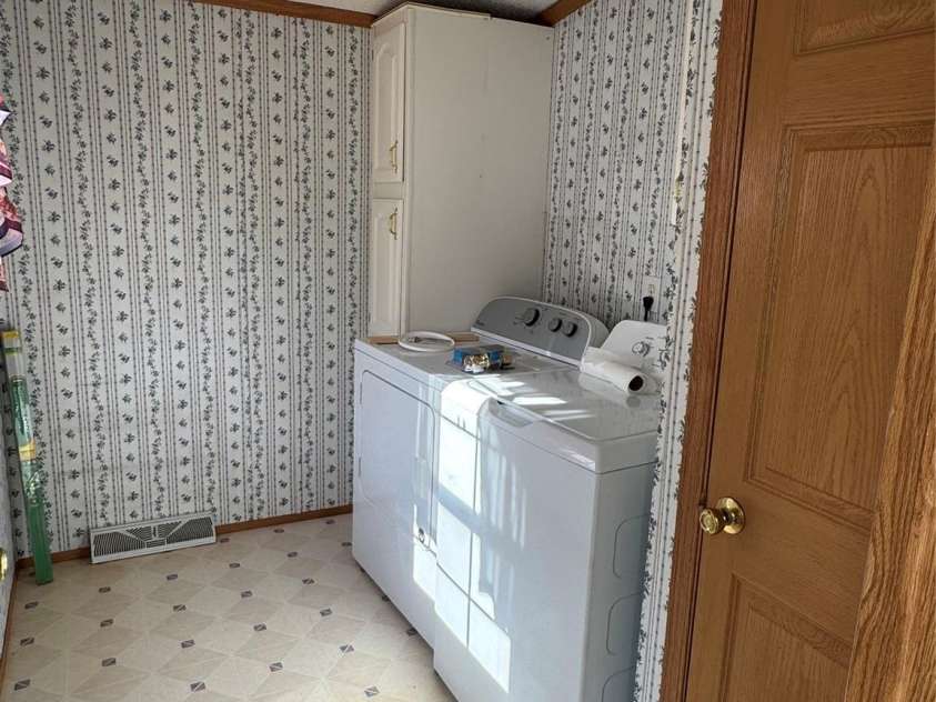 196 Cindy Lane, Kings Mountain, NC 28086.  MLS# CAR4245186, YatesRealty ID 6659. Laundry Room / Washer & Dryer Conveys