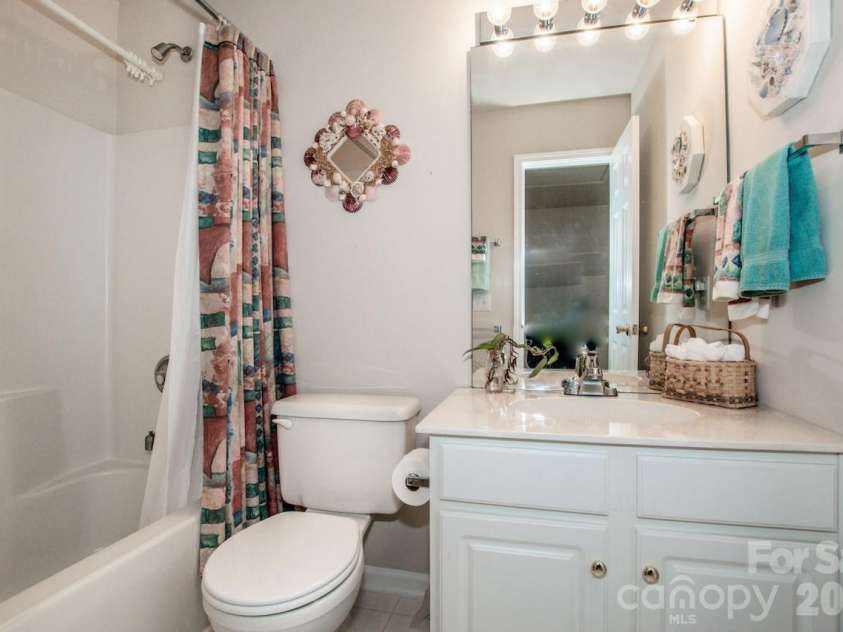 3233 Mannington Drive, Charlotte, NC 28270.  MLS# CAR4414989, YatesRealty ID 6660. 2nd Floor Hall Bathroom