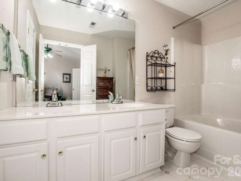 3233 Mannington Drive, Charlotte, NC 28270.  MLS# CAR4414989, YatesRealty ID 6660. Primary Bathroom
