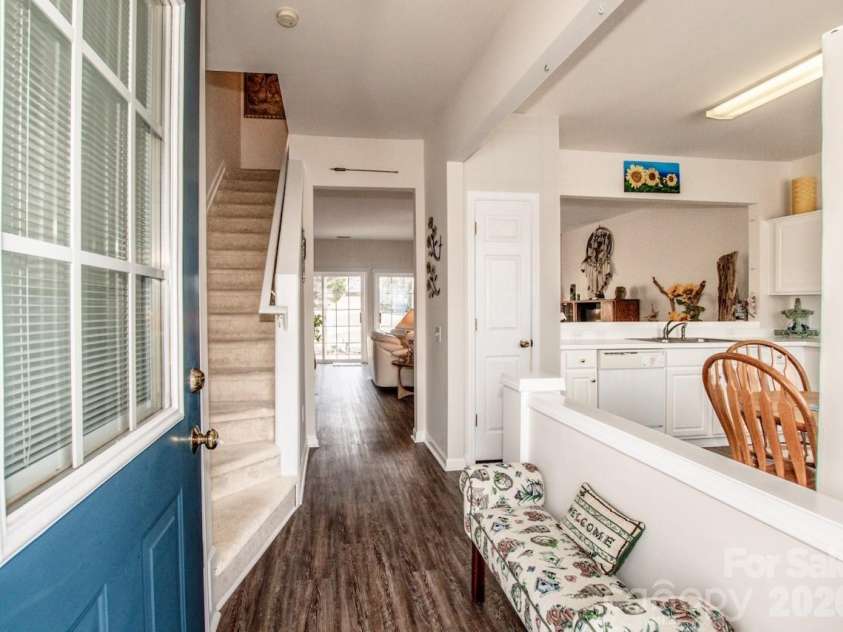 3233 Mannington Drive, Charlotte, NC 28270.  MLS# CAR4414989, YatesRealty ID 6660. Welcome Home!!