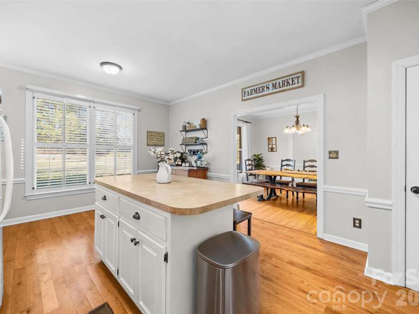 3470 Victorian Hills Drive, Richburg, SC 29729.  MLS# CAR4346583, YatesRealty ID 6661. Spacious kitchen