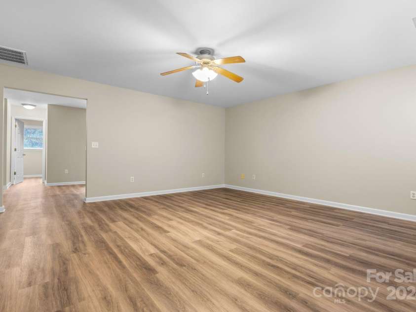 48 Locole Drive, Arden, NC 28704.  MLS# CAR4206921, YatesRealty ID 6662. 