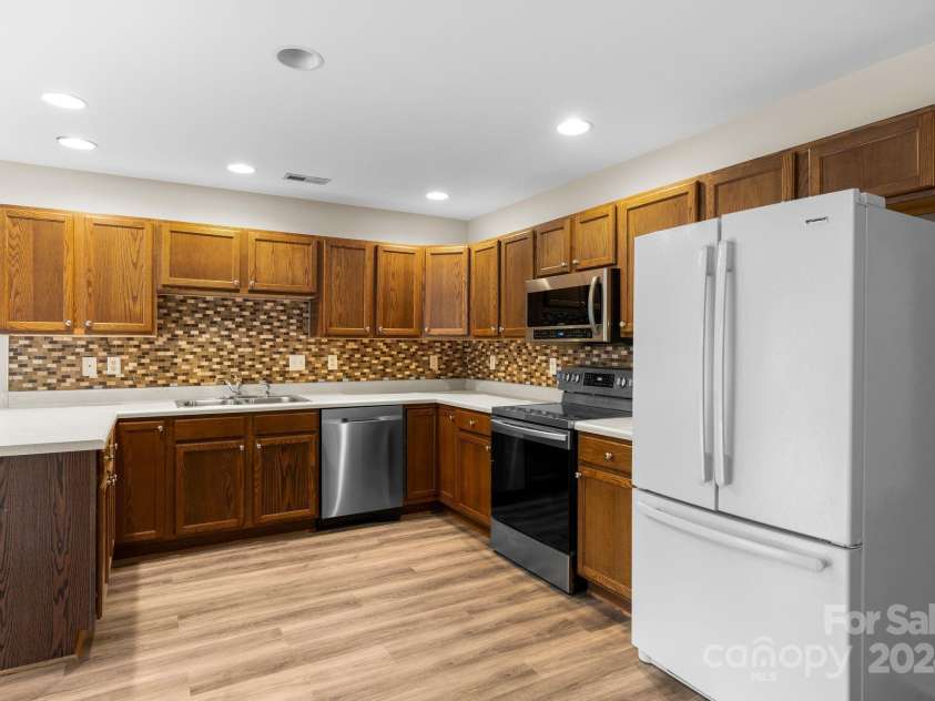 48 Locole Drive, Arden, NC 28704.  MLS# CAR4206921, YatesRealty ID 6662. 