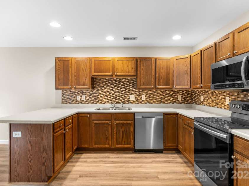 48 Locole Drive, Arden, NC 28704.  MLS# CAR4206921, YatesRealty ID 6662. 
