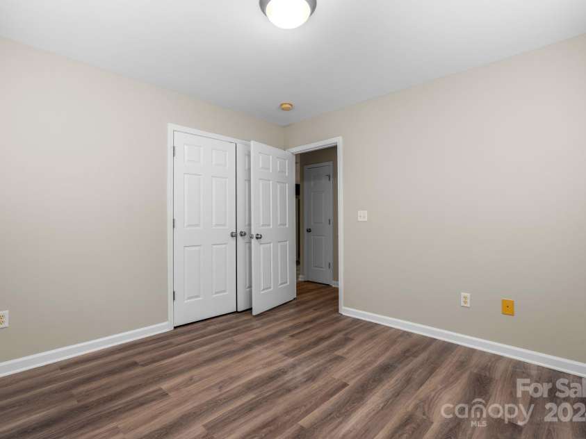 48 Locole Drive, Arden, NC 28704.  MLS# CAR4206921, YatesRealty ID 6662. 