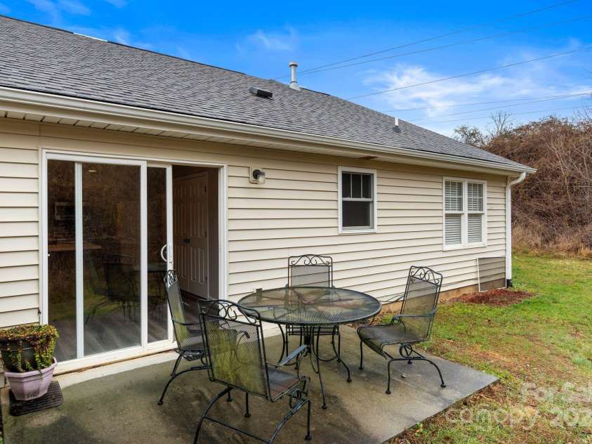 48 Locole Drive, Arden, NC 28704.  MLS# CAR4206921, YatesRealty ID 6662. 