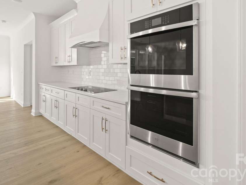 6774 Kingfisher Court, Denver, NC 28037.  MLS# CAR4327366, YatesRealty ID 6662. Kitchen