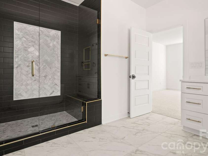 6774 Kingfisher Court, Denver, NC 28037.  MLS# CAR4327366, YatesRealty ID 6662. Primary Shower