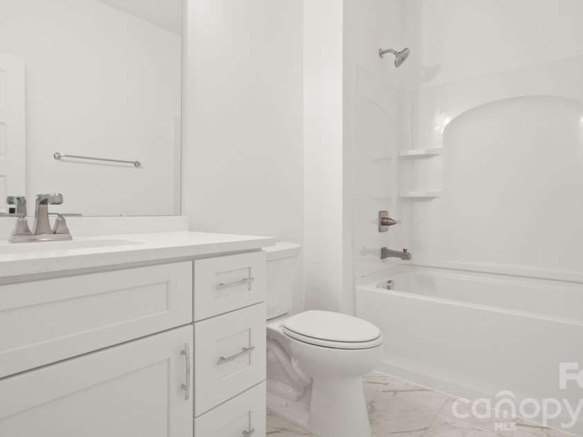 6774 Kingfisher Court, Denver, NC 28037.  MLS# CAR4327366, YatesRealty ID 6662. Secondary Bathroom