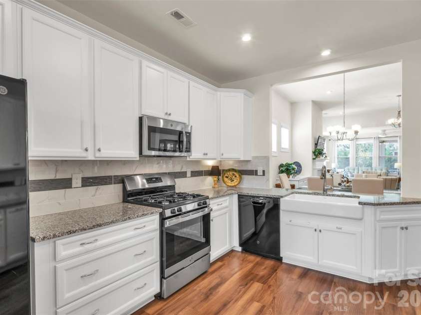 7336 Overjoyed Crossing, Charlotte, NC 28215.  MLS# CAR4356327, YatesRealty ID 6665. 