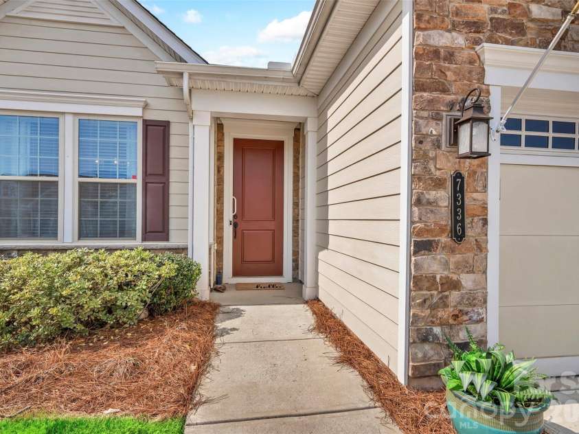 7336 Overjoyed Crossing, Charlotte, NC 28215.  MLS# CAR4356327, YatesRealty ID 6665. 