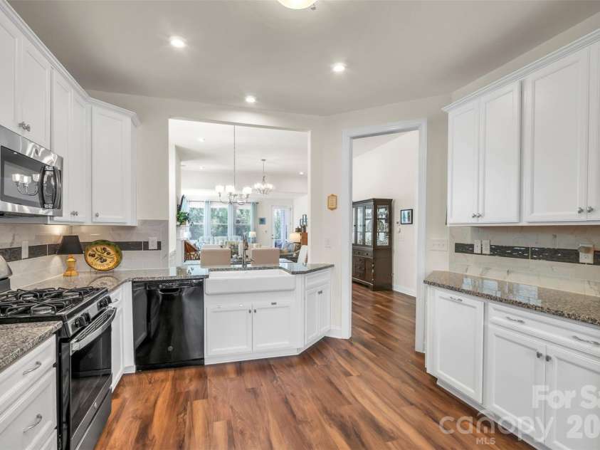 7336 Overjoyed Crossing, Charlotte, NC 28215.  MLS# CAR4356327, YatesRealty ID 6665. 