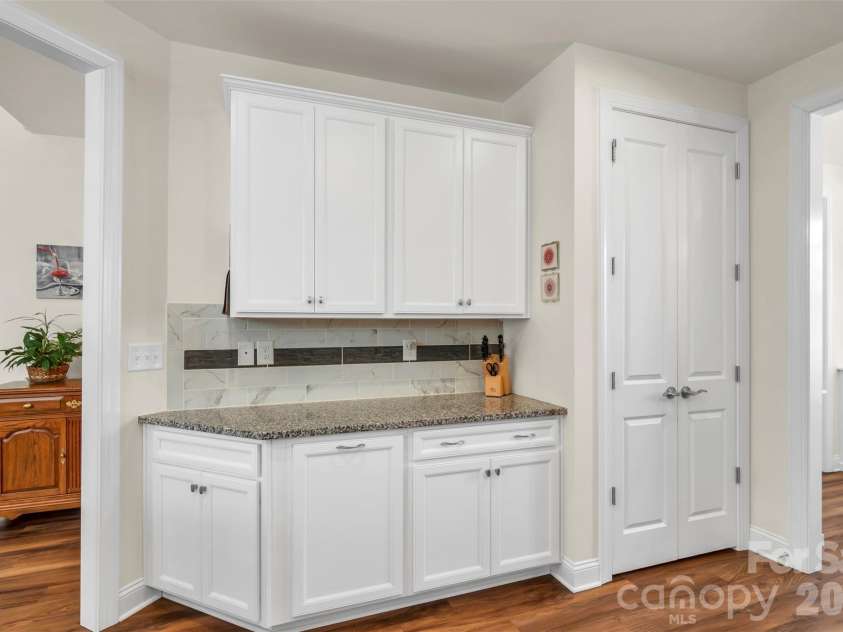 7336 Overjoyed Crossing, Charlotte, NC 28215.  MLS# CAR4356327, YatesRealty ID 6665. 