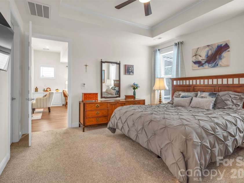 7336 Overjoyed Crossing, Charlotte, NC 28215.  MLS# CAR4356327, YatesRealty ID 6665. 