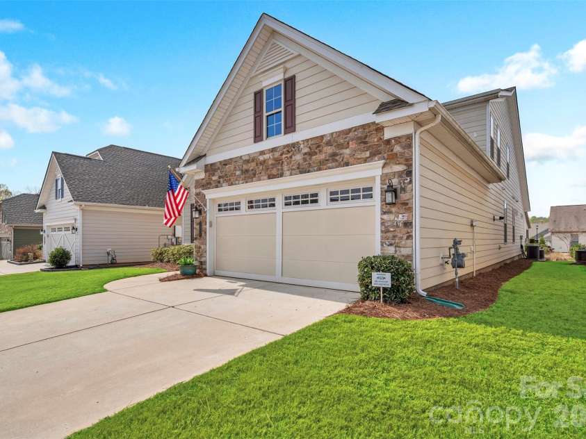 7336 Overjoyed Crossing, Charlotte, NC 28215.  MLS# CAR4356327, YatesRealty ID 6665. 