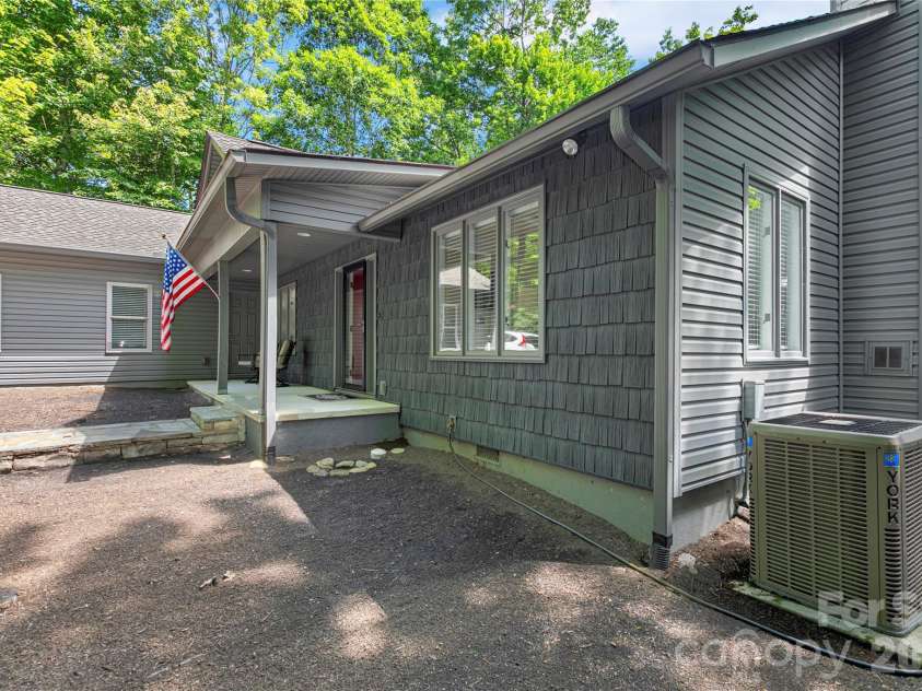 222 Sedi Lane, Brevard, NC 28712.  MLS# CAR4403900, YatesRealty ID 6666. 