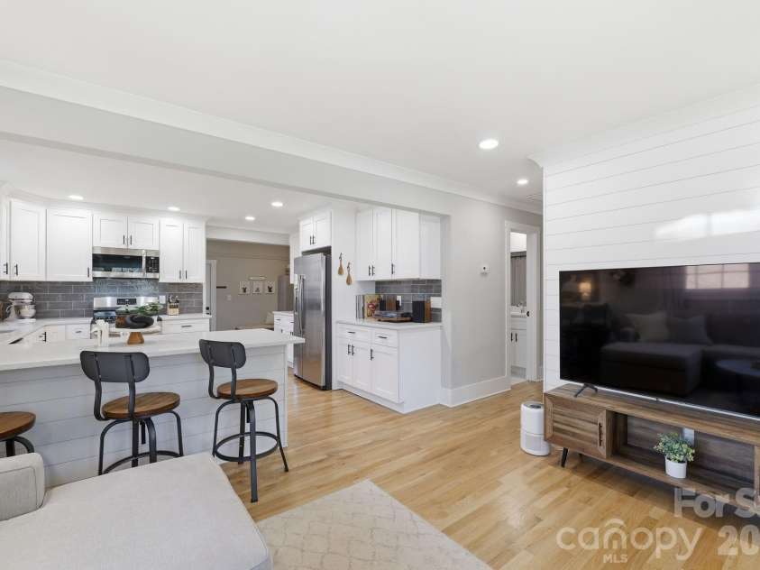 1026 Rollingwood Drive, Charlotte, NC 28217.  MLS# CAR4360398, YatesRealty ID 6668. 
