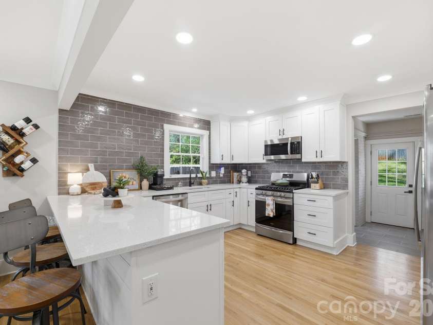 1026 Rollingwood Drive, Charlotte, NC 28217.  MLS# CAR4360398, YatesRealty ID 6668. 
