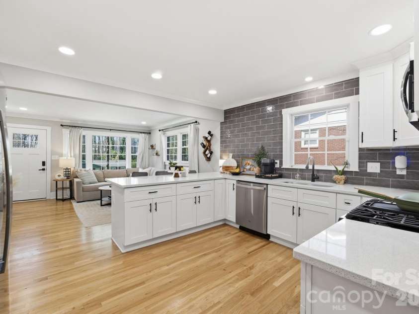 1026 Rollingwood Drive, Charlotte, NC 28217.  MLS# CAR4360398, YatesRealty ID 6668. 