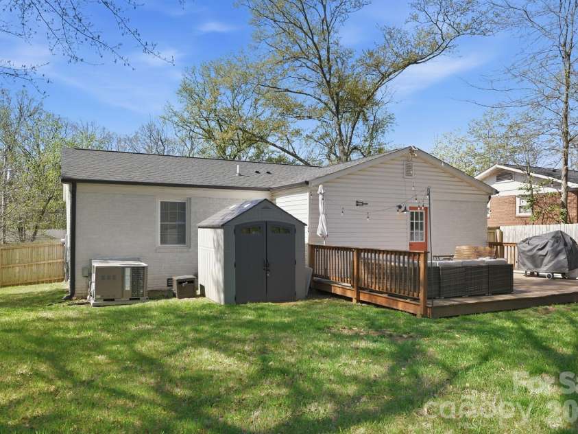 1026 Rollingwood Drive, Charlotte, NC 28217.  MLS# CAR4360398, YatesRealty ID 6668. 