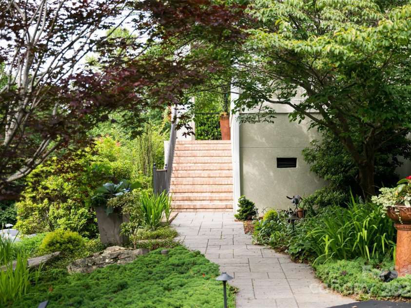 7 White Palmer Court, Biltmore Lake, NC 28715.  MLS# CAR4267190, YatesRealty ID 6668. 