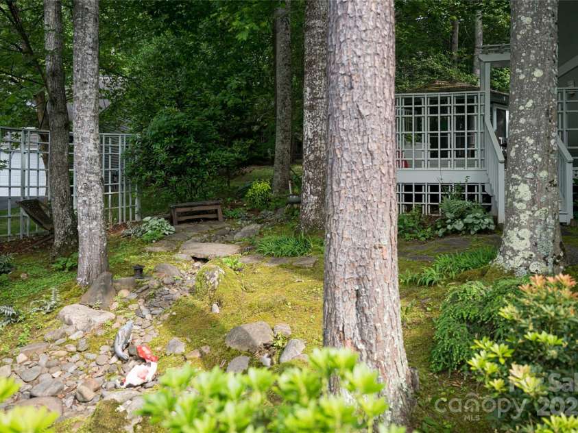 7 White Palmer Court, Biltmore Lake, NC 28715.  MLS# CAR4267190, YatesRealty ID 6668. 