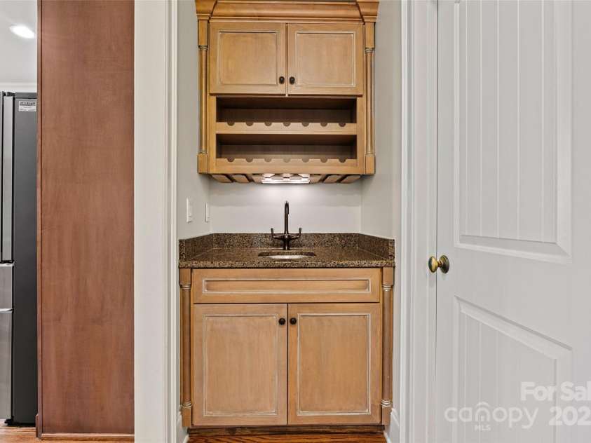 107 Bare Foot Lane, Mooresville, NC 28117.  MLS# CAR4240937, YatesRealty ID 6669. Wet Bar just off of the kitchen